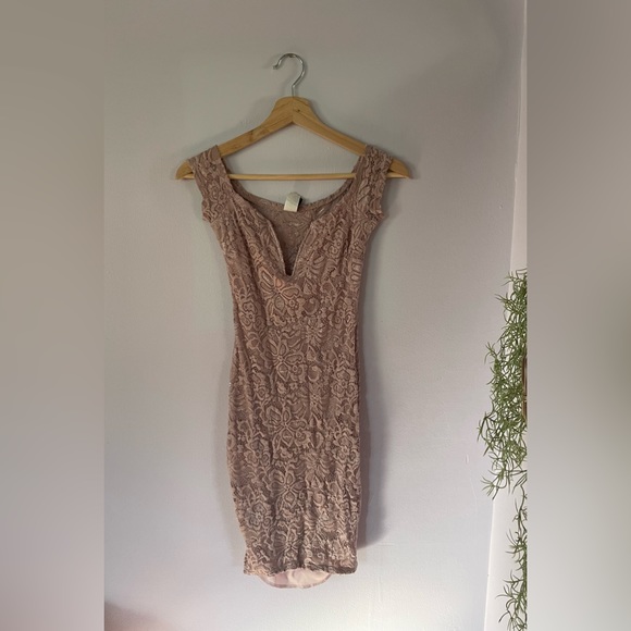 Dusty Pink Rose Windsor Dress - Picture 1 of 7